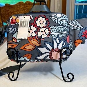 Vera Bradley Compact Traveler Bag
Tropical Evening NWT